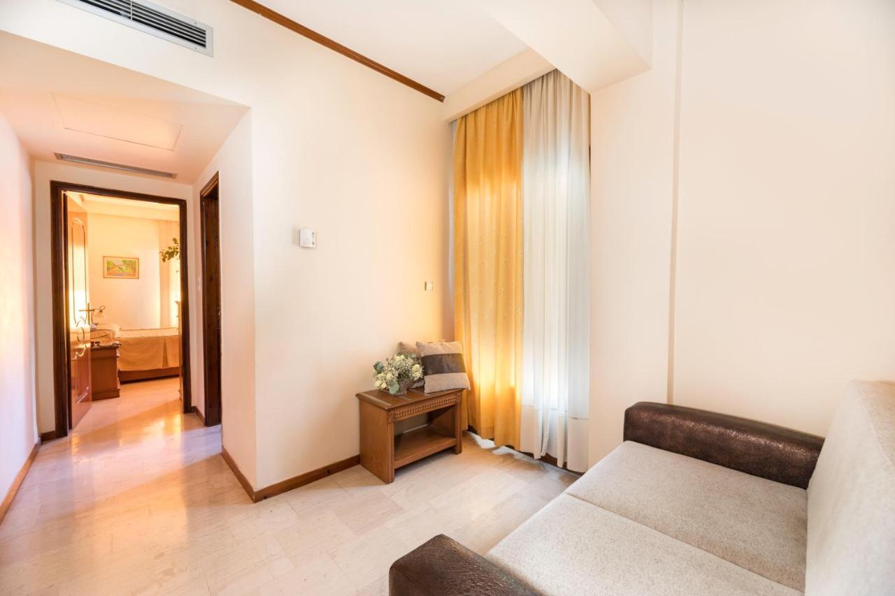 Famissi Hotel 3*